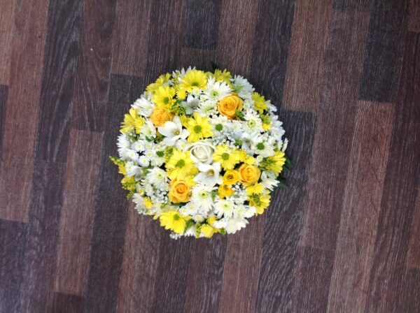 Yellow and white posy